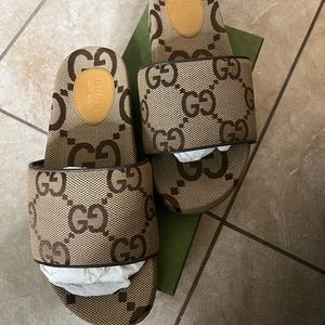 Authentic Gucci slide size 10M